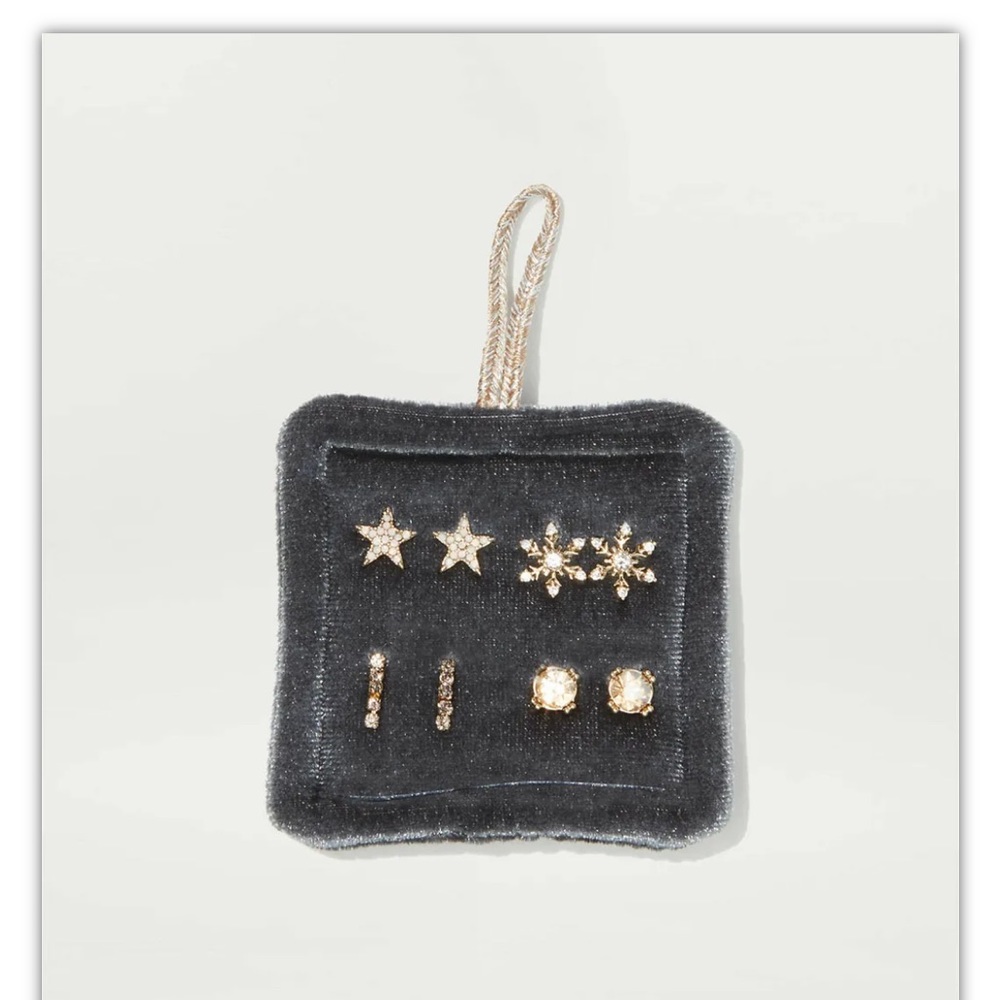 Loft Star Holidays 4 pc Earrings Gift Set NEW Excellent gift!
